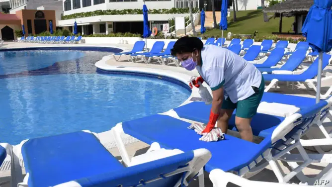 على بعد أسابيع من الصيف.. المسابح بالبيضاء تستعد لاستقبال زبنائها