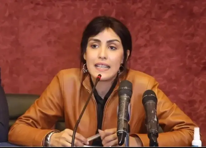 “من كثر لغطه … كثر غلطه”