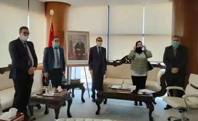 العثماني يلتقي بأرباب المقاهي ويعد بعقد لقاء موسع لحل مشاكل القطاع