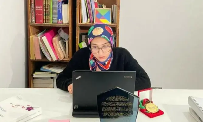 آية أكرجوط .. تلميذة مغربية تتوج بلقب “ملكة الرياضيات الإفريقية”