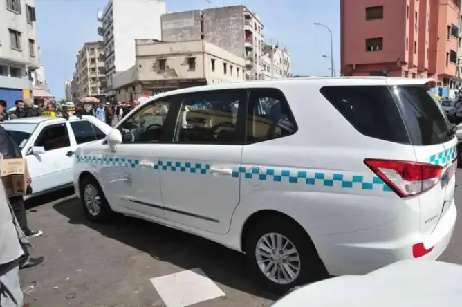 الكيحل يكشف حقيقة تعليق خدمات الطاكسيات الكبيرة بالبيضاء تزامنا مع تمديد خطوط الطرامواي