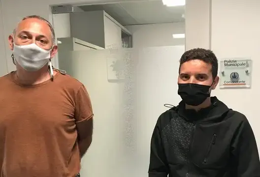 الإعلام الإيطالي يشيد بمغربي عاطل عن العمل أعاد محفظة نقود إلى صاحبها