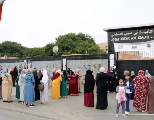 أجواء امتحانات “الباك” بالبيضاء.. تلاميذ: الامتحان كان في المتناول و”لي حافظ غيجاوب” (فيديو)