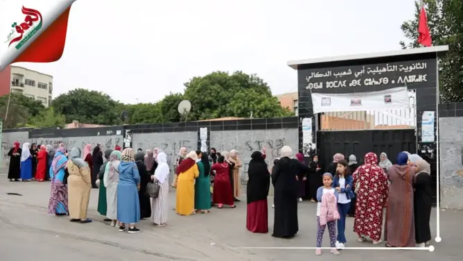 أجواء امتحانات “الباك” بالبيضاء.. تلاميذ: الامتحان كان في المتناول و”لي حافظ غيجاوب” (فيديو)