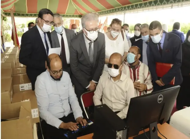 بـ250 مليون درهم.. عمالة مراكش تطلق 396 مشروعا وتوزع تجهيزات للمكفوفين وبائعي السمك (صور)