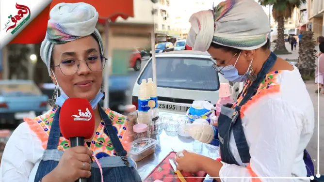 “مولات الرايب”.. شابة طموحة اختارت بيع وجبات خفيفة لتحقيق حلمها في التصميم
