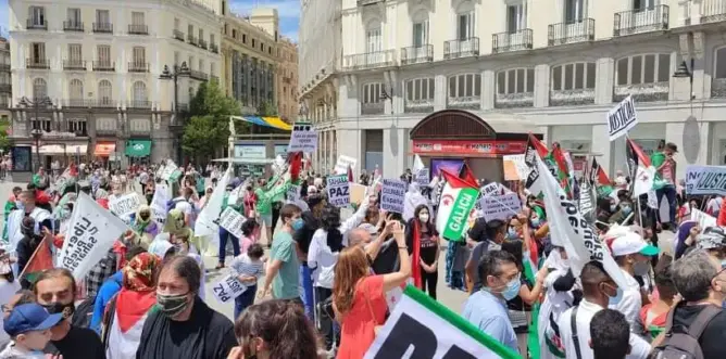 أحزاب إسبانية تذكي الأزمة مع الرباط وتتظاهر بمدريد دعما لميليشيات البوليساريو (صور)