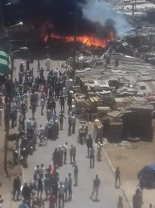 لم يخلف خسائر في الأرواح.. اندلاع حريق مهول بإحدى دور الصفيح بالبيضاء