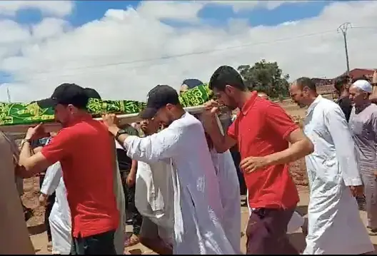 الدار البيضاء تودع ضحايا “شاطئ النحلة” في موكب جنائزي مهيب
