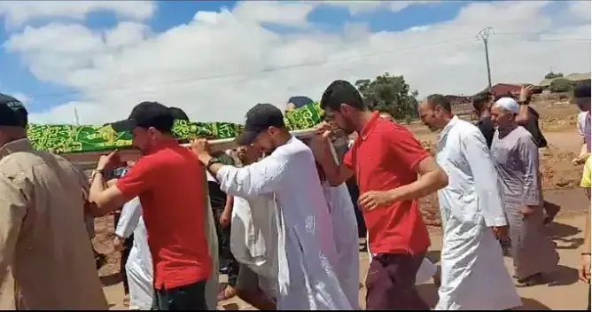 الدار البيضاء تودع ضحايا “شاطئ النحلة” في موكب جنائزي مهيب