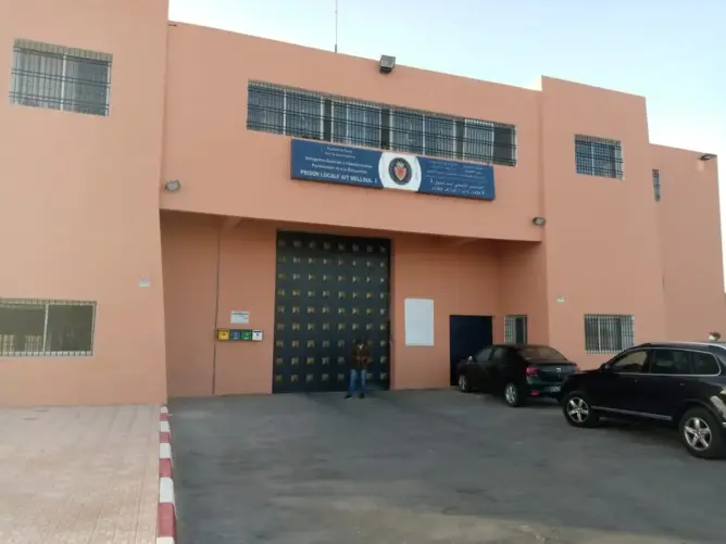 أكادير .. إدارة السجن المحلي تسمح لأبناء “المرأة الحديدية” بزيارة والدتهم بالمستشفى