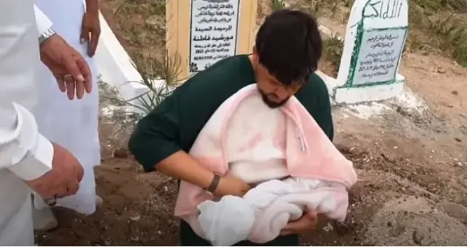 فيديو يوثق لمراسيم دفن رضيعة ولدت ميتة يثير موجة غضب على منصات التواصل