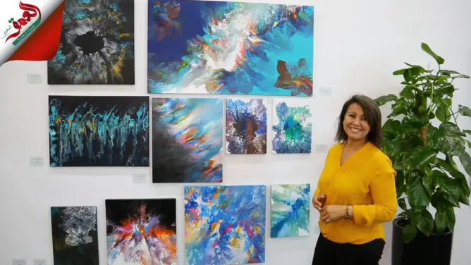 حكيمة رسامة مبتدأة تعرض لوحاتها لأول مرة بالإسيسكو