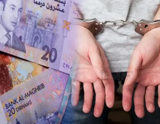 عثر بمنزله على آلتي طباعة.. مزور أوراق نقدية يقع بقبضة أمن تطوان