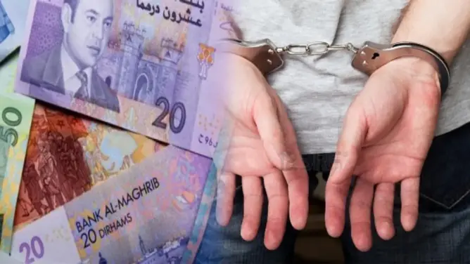 عثر بمنزله على آلتي طباعة.. مزور أوراق نقدية يقع بقبضة أمن تطوان