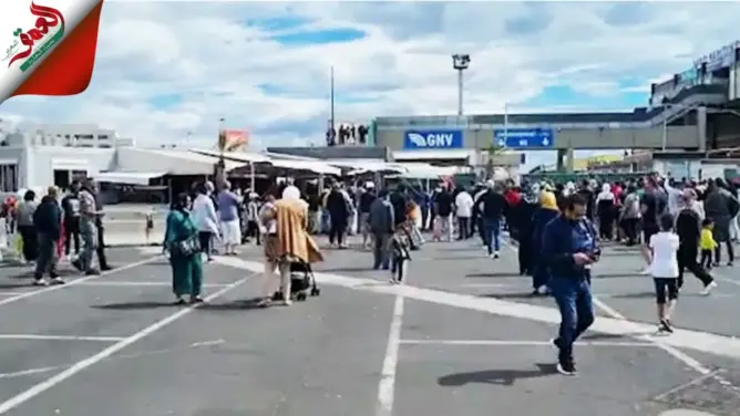 الخصاص في تذاكر البواخر يدفع عشرات المغاربة للإحتجاج بميناء “سيت” بفرنسا (فيديو)