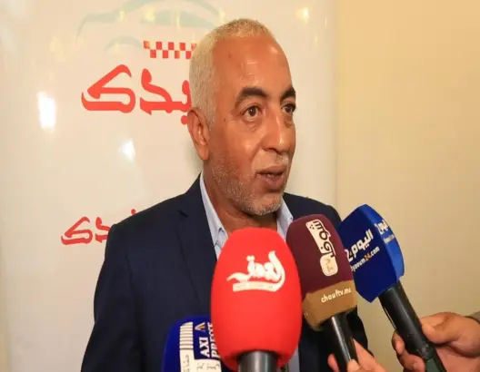 سائقو سيارات الأجرة بالبيضاء يؤسسون “طاكسي فيديك” ويرتدون زيا موحدا