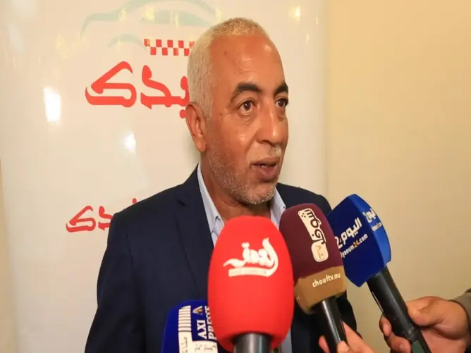 سائقو سيارات الأجرة بالبيضاء يؤسسون “طاكسي فيديك” ويرتدون زيا موحدا