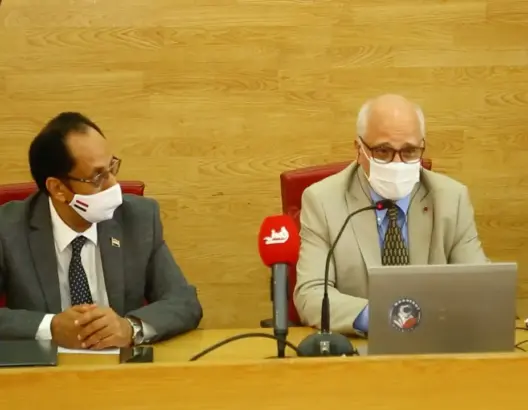 المداخلة الكاملة للعالم المغربي اليزمي مخترع بطارية الليثيوم أثناء حفل تكريمه (فيديو)