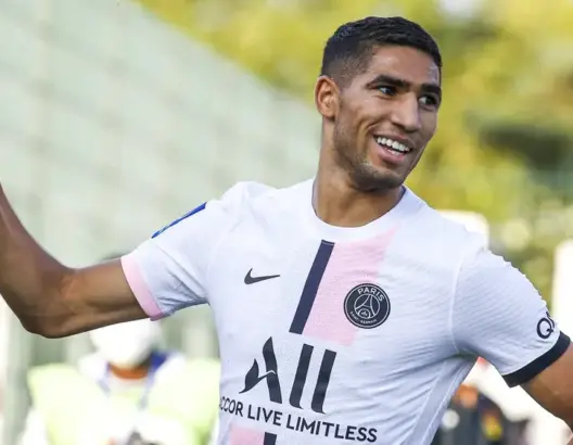 اللاعب الإفريقي والعربي الوحيد.. حكيمي ضمن التشكيلة المثالية لسنة 2022