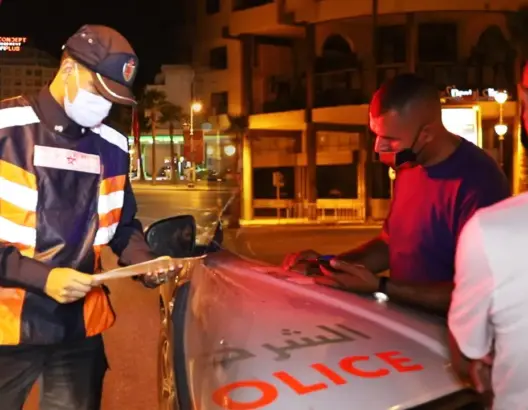 أمن طنجة يحرر مئات المخالفات في أول ليلة من تنفيذ القرارات الحكومية الجديدة (فيديو)