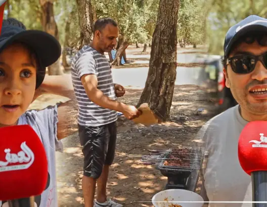 رغم الحرارة المفرطة.. مواطنون يفضلون التنزه بالغابة عوض الشواطئ (فيديو)