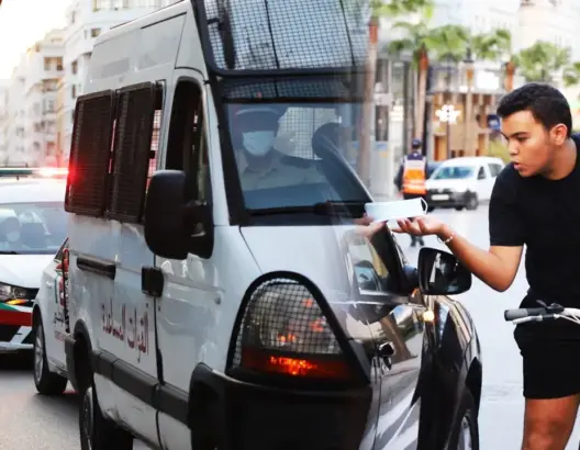 سلطات طنجة تنزل إلى الشوارع بعد ارتفاع عدد الإصابات بكورونا (فيديو)