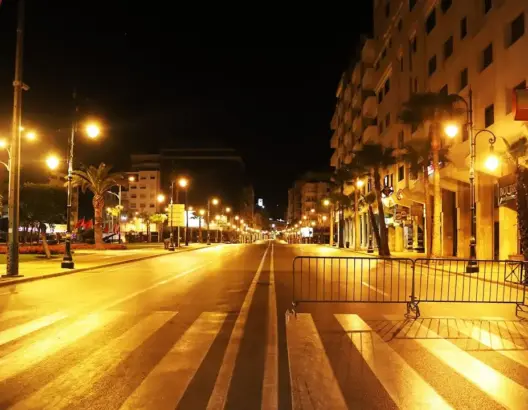شاهد شوارع طنجة في أول ليلة من تطبيق قرار حظر التجوال في التاسعة