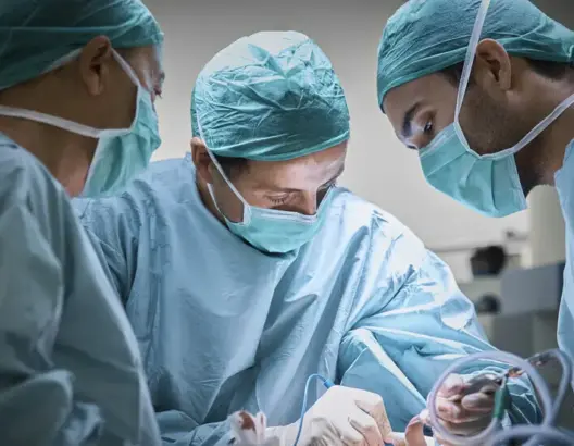 هل الملقحون ممنوعون من العمليات الجراحية؟ .. جمعية الانعاش والتخدير تجيب