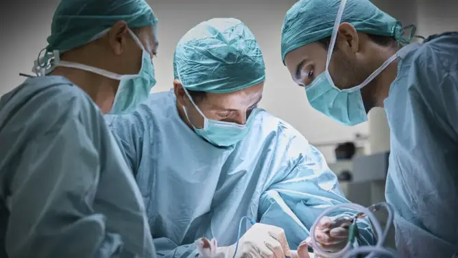 هل الملقحون ممنوعون من العمليات الجراحية؟ .. جمعية الانعاش والتخدير تجيب