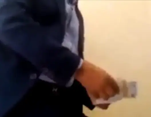 ظهر في فيديو يوزع النقود.. إعتقال مرشح للغرف بكلميم والنيابة العامة تفتح تحقيقا
