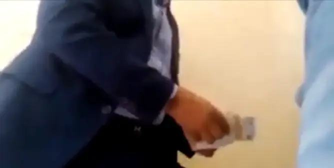 ظهر في فيديو يوزع النقود.. إعتقال مرشح للغرف بكلميم والنيابة العامة تفتح تحقيقا