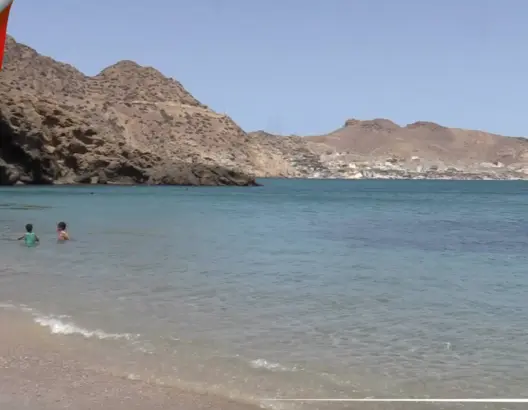 “مالديف الشرق” .. تعرف على سحر شاطئ “ميناروسيتا” بالناظور (فيديو)