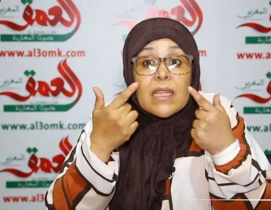 مسؤولة اجتماعية تتعرض للاحتجاز بعد “فضحها” إهمال رجل مسن بـ”السويسي” (فيديو)