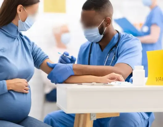 وفاة 15 سيدة حامل بكورونا يدفع وزير الصحة لتوسيع التلقيح على جميع الحوامل