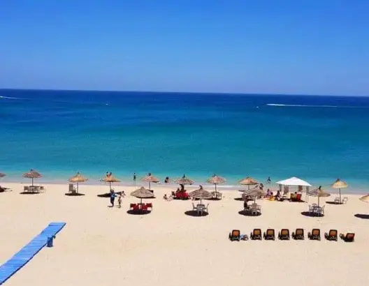 وسط صدمة عائلاتهن .. شاطئ بضواحي طنجة “يبتلع” 3 فتيات