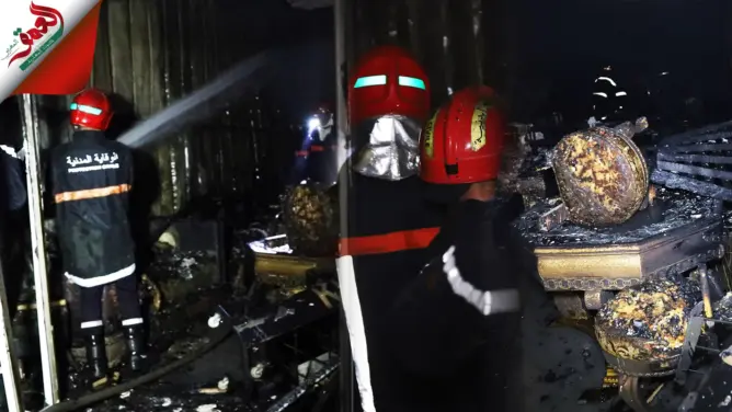 حريق مهول يلتهم محلات أكبر سوق بطنجة (فيديو)