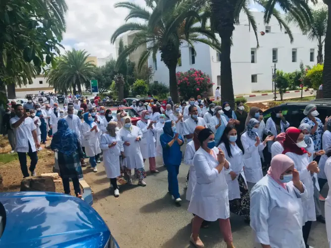 محاولة اختطاف ممرضة بالبيضاء تثير احتجاجات ..وزملاؤها: الموظف في خطر (فيديو)