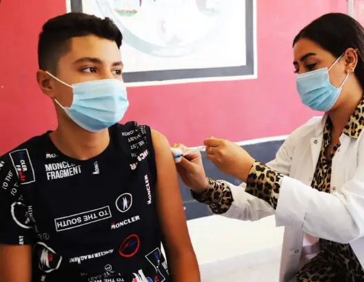 إقبال وتنظيم محكم يطبع اليوم الأول لتلقيح التلاميذ بطنجة (فيديو)