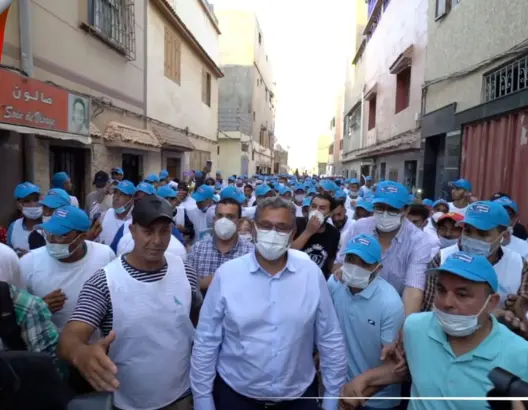 أخنوش يدعم مرشحي حزب الأحرار بالمحمدية بجولة في أحياء المدينة (فيديو)