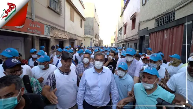 أخنوش يدعم مرشحي حزب الأحرار بالمحمدية بجولة في أحياء المدينة (فيديو)