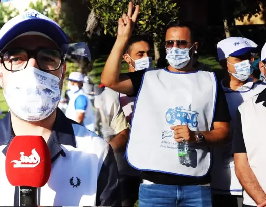 الدفوف يجوب شوارع طنجة لإقناع المواطنين بالتصويت للجرار ويعدهم بالتغيير (فيديو)
