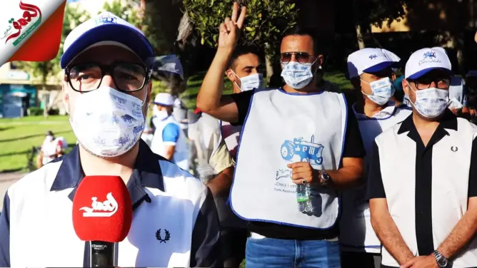 الدفوف يجوب شوارع طنجة لإقناع المواطنين بالتصويت للجرار ويعدهم بالتغيير (فيديو)