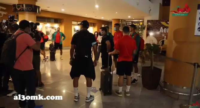 بعد الانقلاب العسكري بغينيا.. المنتخب المغربي يصل مطار الرباط سلا (فيديو)
