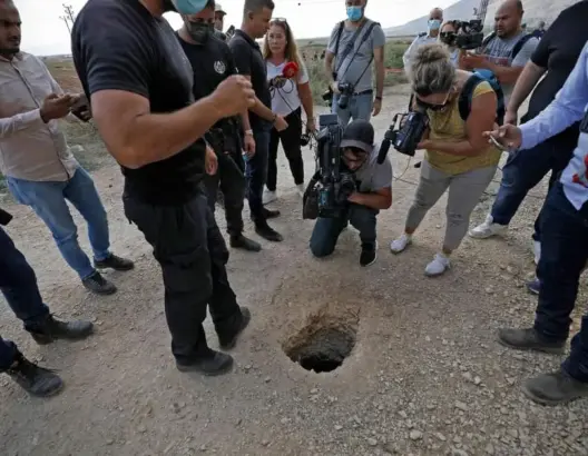 صدمة في إسرائيل وفرحة بفلسطين.. فرار 6 أسرى من أكثر السجون حراسة يخلق الحدث عالميا
