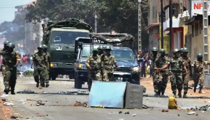 دول “الساحل والصحراء” ترفض انقلاب غينيا وتطالب بالإفراج الفوري عن الرئيس