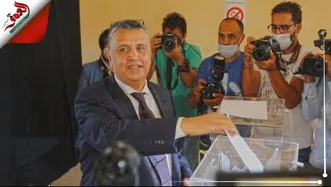 شاهد لحظة إدلاء وهبي بصوته في الانتخابات بالرباط (فيديو)