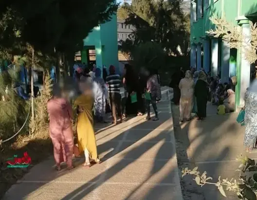 قبل ساعة من إغلاق المكاتب.. طوابير طويلة من الناخبين في مراكز التصويت بالفحص أنجرة (صور)