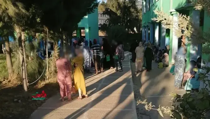 قبل ساعة من إغلاق المكاتب.. طوابير طويلة من الناخبين في مراكز التصويت بالفحص أنجرة (صور)