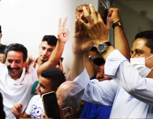 بعد ضمان مقعد في البرلمان.. احتفالات عارمة بمقر الأحرار بطنجة (فيديو)